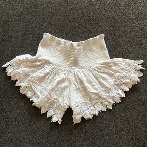Super cute white shorts